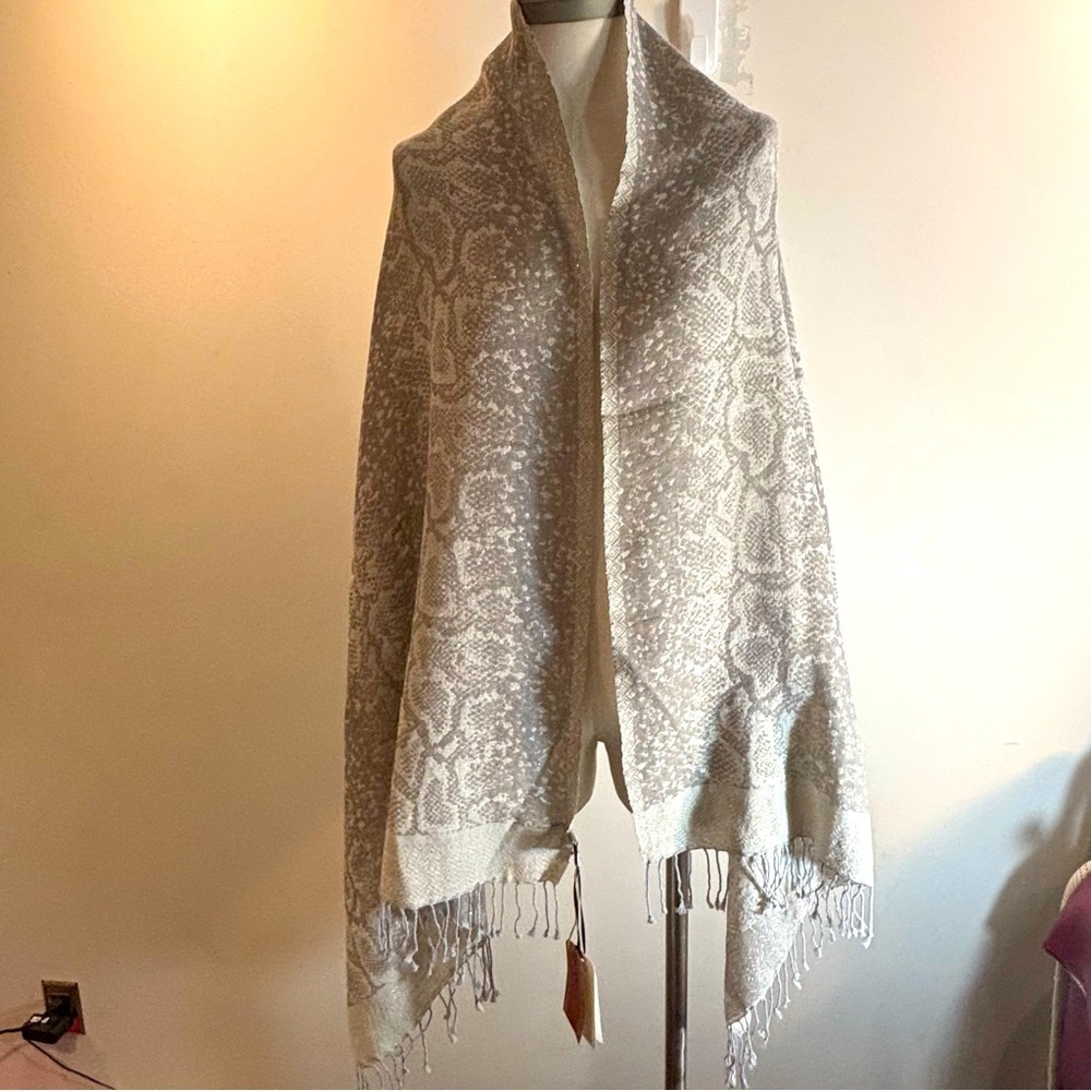 AURUM Collection Snake Pattern Wool Cotton Blend Scarf Shawl Sheen NEW WITH TAG